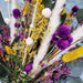 Smuk evighedsbuket i lilla og gule farver. Miss Flora bæredygtige blomster